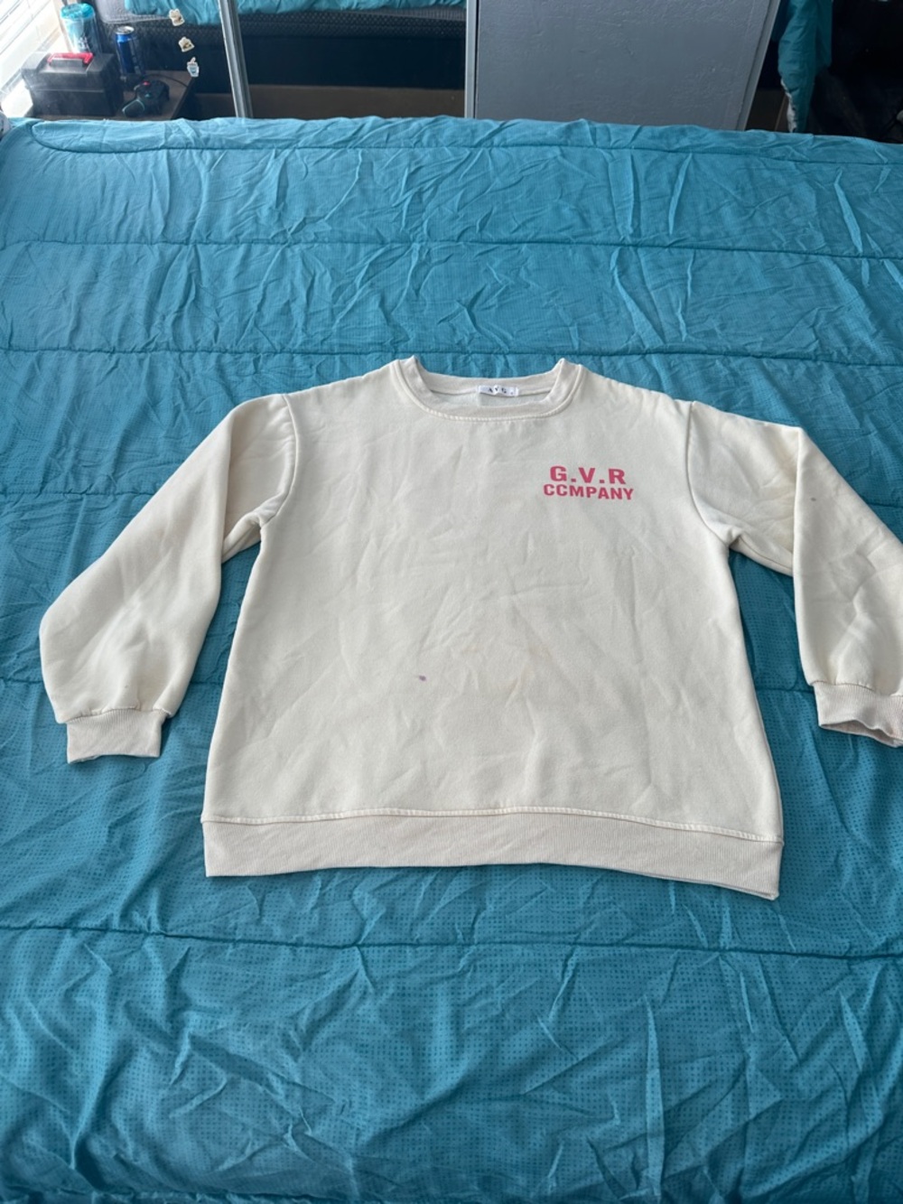 G.V.R Company Cream Graphic Crewneck Womens Over Size Sweatshirt Siz Fits Medium